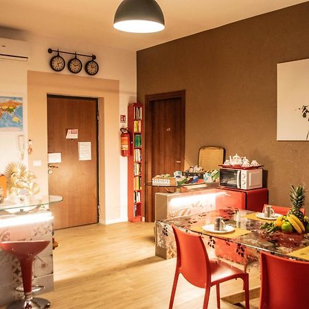 Bed and Breakfast Emmanueli65 Fronte Clinica Per 4 Matrimoniale E Castello Plasencia Exterior foto