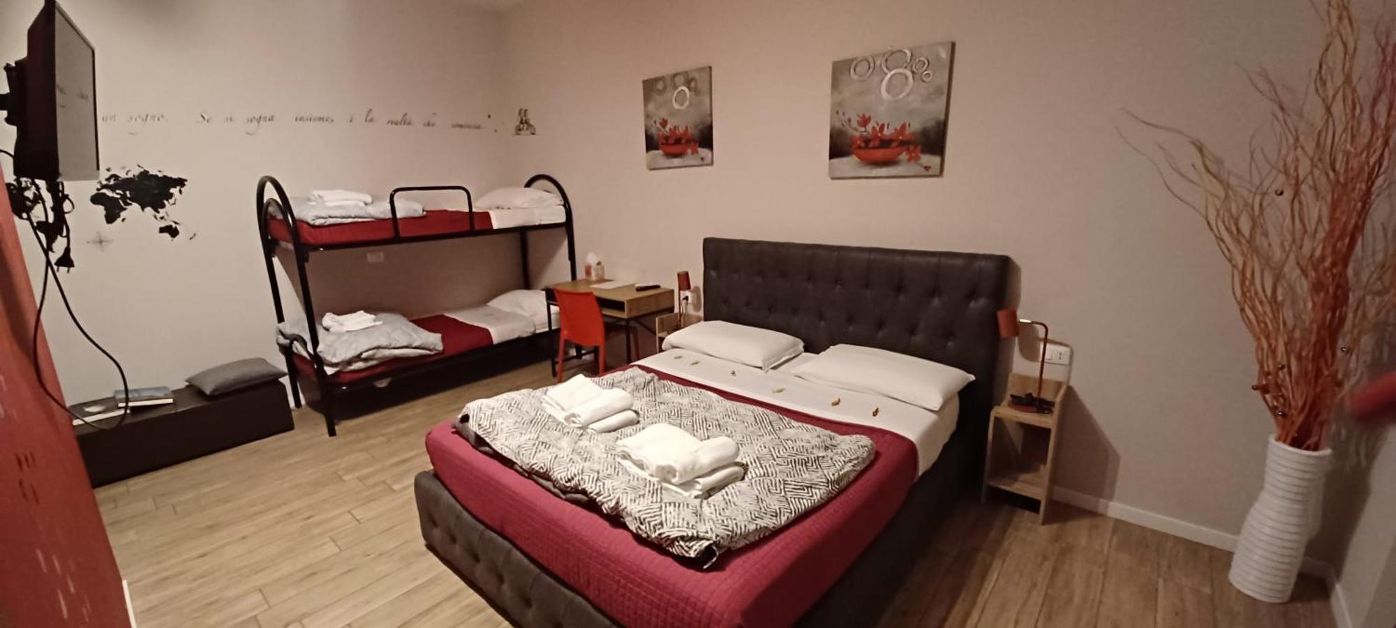 Bed and Breakfast Emmanueli65 Fronte Clinica Per 4 Matrimoniale E Castello Plasencia Exterior foto