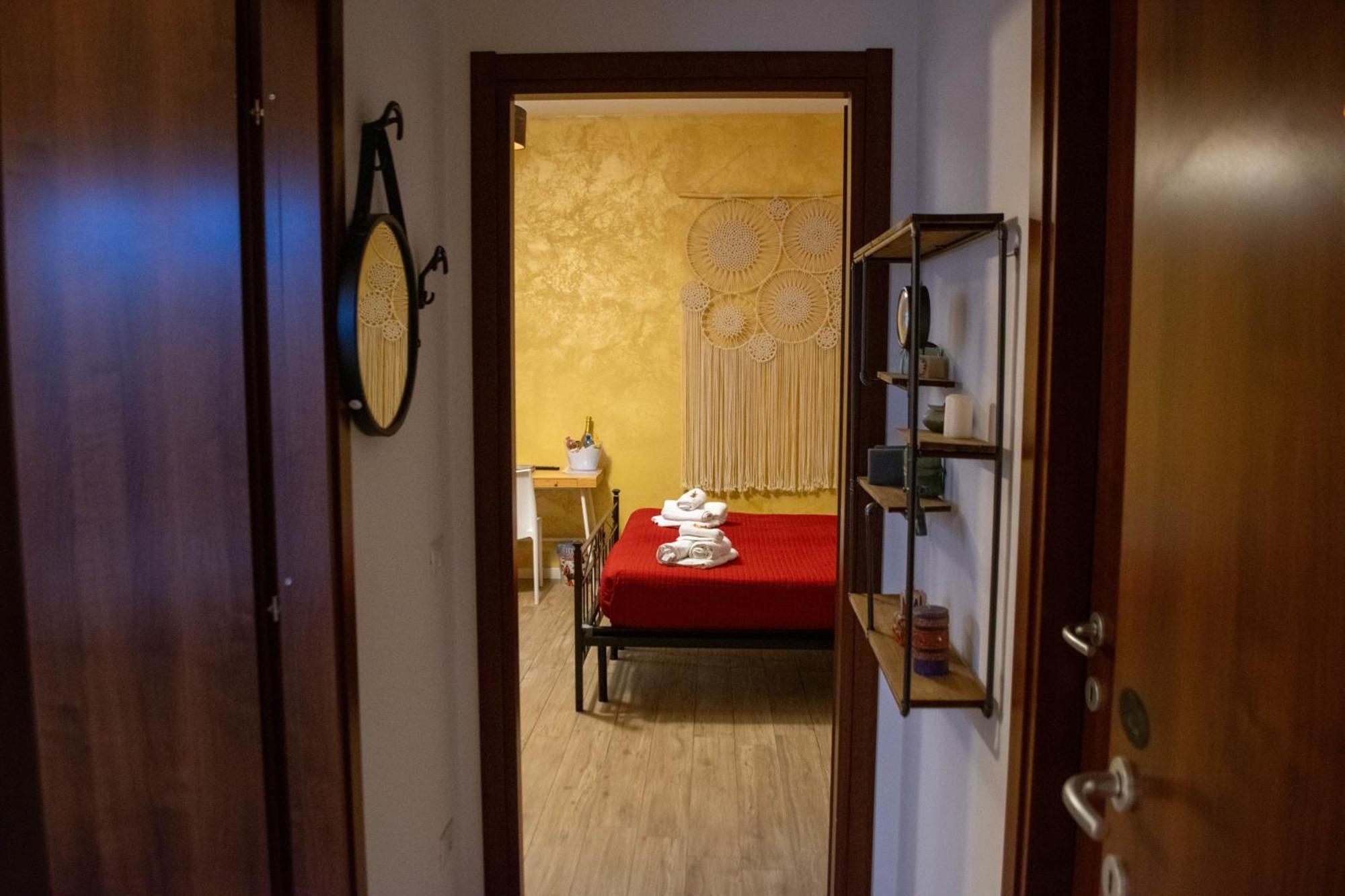 Bed and Breakfast Emmanueli65 Fronte Clinica Per 4 Matrimoniale E Castello Plasencia Exterior foto