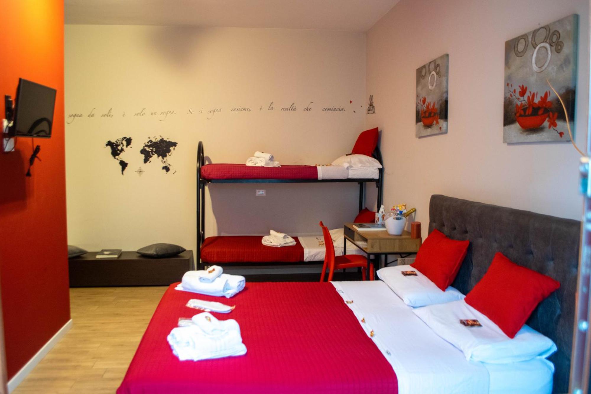 Bed and Breakfast Emmanueli65 Fronte Clinica Per 4 Matrimoniale E Castello Plasencia Exterior foto